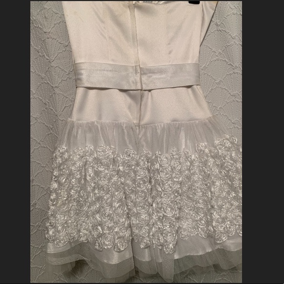 White Jessica McClintock with rosettes on bottom - Picture 2 of 5